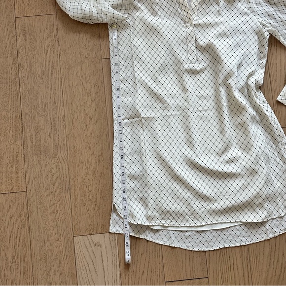 Like New Club Monaco Silk Popover Tunic - Picture 9 of 9